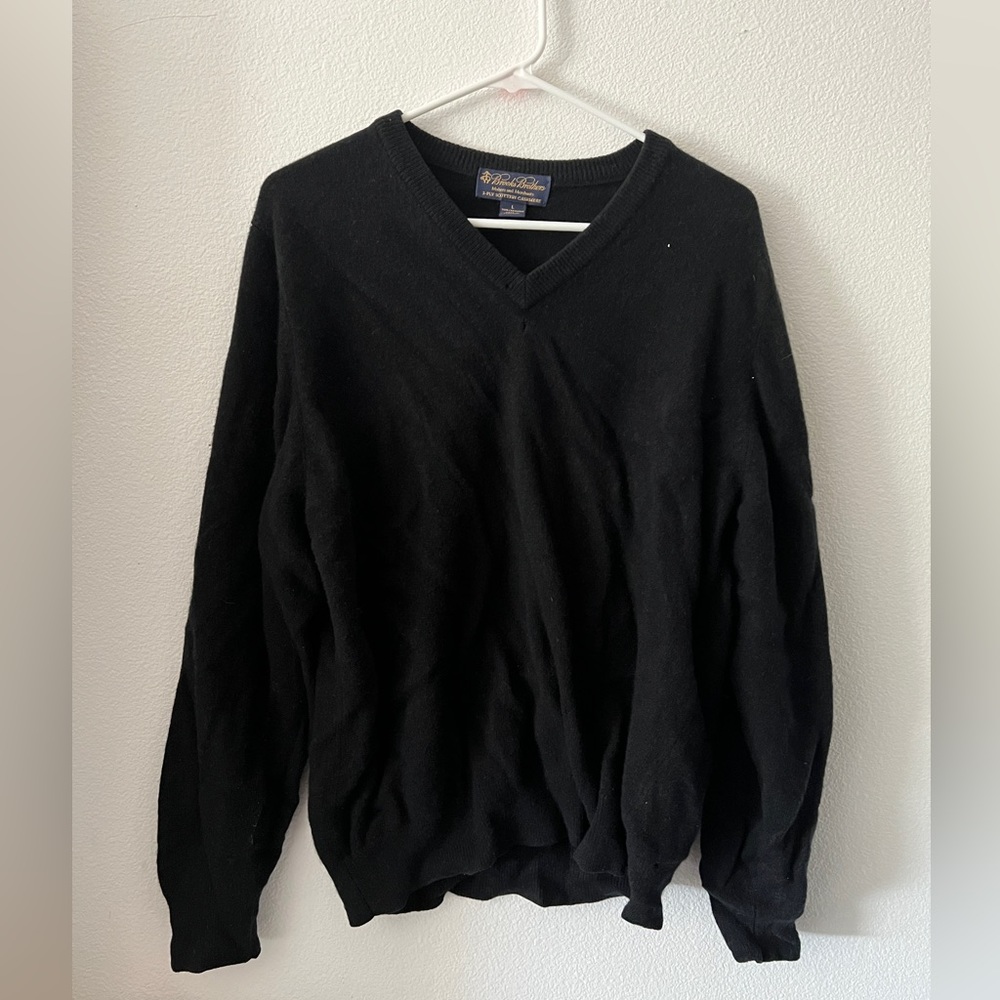 Brooks Brother large Black Cashmere sweater. Size Large. Small hole on neckline